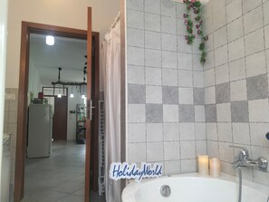 Bathroom - Casa Sole Nascente von Holiday World by Interhome (Casoli)