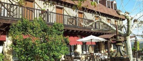 المنشأة من الخارج