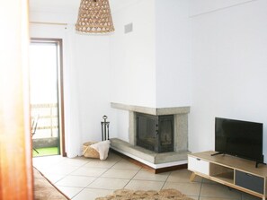 Fireplace - Sonnenstation im Zentrum by Interhome (Aveiro)
