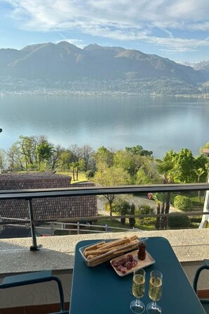 Outdoor dining - Residenza Viramonte - Casa Bianca, Wohnung 14 by Interhome (Vira)