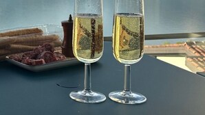 Two champagne flutes on a table with a scenic mountain view in the background. - Residenza Viramonte - Casa Bianca, Wohnung 14 by Interhome (Vira)