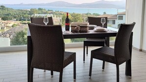 Outdoor dining - Schönes Penthouse für bis zu 2 Personen by Interhome (Cannigione)
