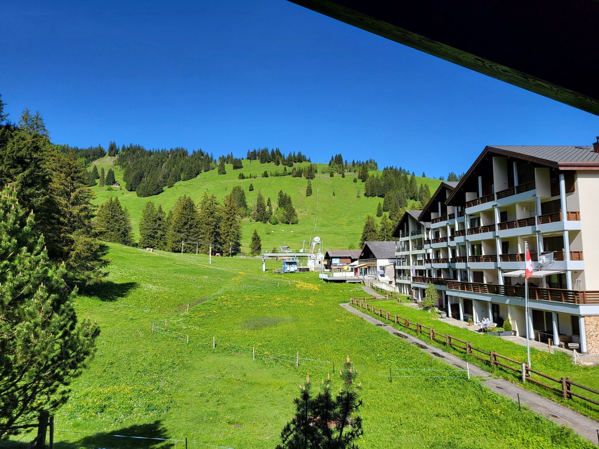 المنطقة المحيطة بالمنشأة