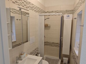 Bathroom - Casa De Felice von Holiday World by Interhome (Cagnano Varano)