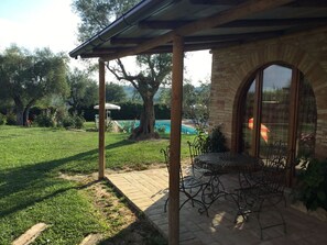 Outdoor dining - La Villa degli Ulivi Nebengebäude by Interhome (Fermo)