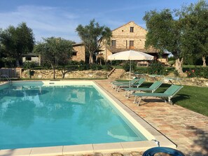 Pool - La Villa degli Ulivi - Landhaus mit privatem Pool by Interhome (Fermo)