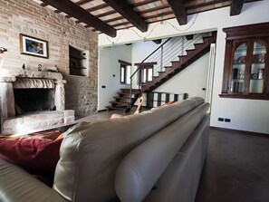 TV, fireplace - Ferienvilla 'Secret Montegiorgio by Interhome (Magliano di Tenna)