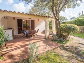 Outdoor dining - Villetta il Maestrale by Interhome (Bassacutena)