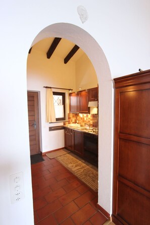 Refrigerador, horno y utensilios de cocina 