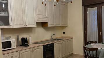 Réfrigérateur, four, lave-vaisselle