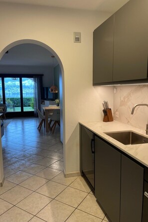Fridge, oven, cookware/dishes/utensils - Residenza Viramonte - Casa Daniela, Wohnung 32 by Interhome (Vira)