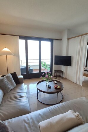 TV - Residenza Viramonte - Casa Aurelia, Wohnung 8 by Interhome (Vira)
