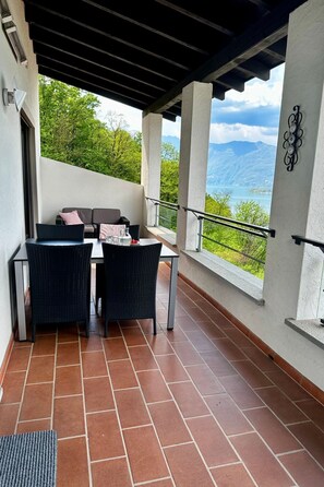 Outdoor dining - Residenza Viramonte - Casa Bianca, Wohnung 19 by Interhome (Vira)