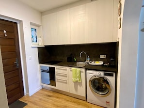 Fridge, oven, cookware/dishes/utensils - Residenza Viramonte - Casa Daniela, Wohnung 31 by Interhome (Vira)