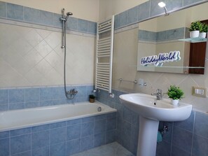 Bathroom - Casa Spartaco by Holiday World by Interhome (Fiumicino)
