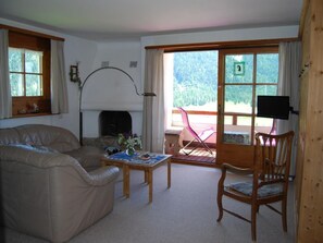 TV, fireplace - Chesa Larschigna by Interhome (Zuoz)