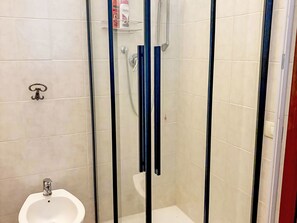 Towels - Wohnung 'Romantisches Studio mit Seeblick' by Interhome (Sanguineto)