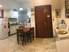 Fridge, microwave, dishwasher, cookware/dishes/utensils - Stella Romana, Komfortable und geräumige Wohnung by Interhome (Primavalle)