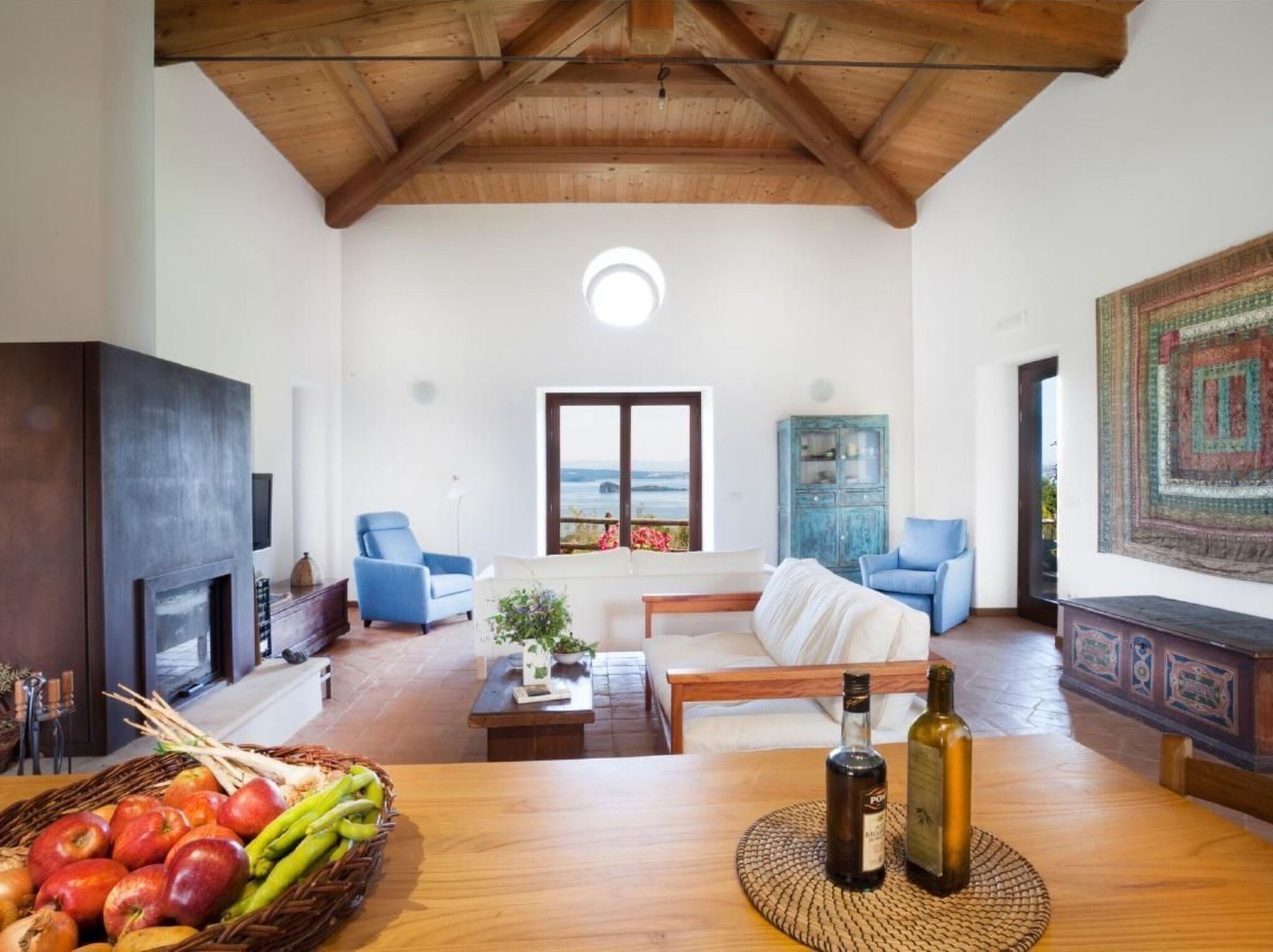 Télévision, cheminée