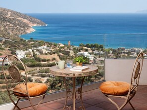 Outdoor dining - Villa "Mirabello suites" mit herrlicher Aussicht by Interhome (Agios Nikolaos)