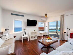 TV, fireplace, DVD player - Villa "Mirabello suites" mit herrlicher Aussicht by Interhome (Agios Nikolaos)