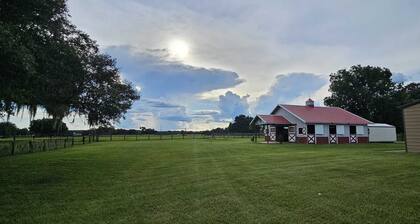 20 mins to WEC 1 bedroom RV on a 12 acre ranch-sleeps 3. Pets welcome. Horses ok