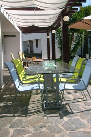 Outdoor dining - Haus Boavista by Interhome (Santa Maria da Feira)