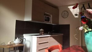 Fridge, microwave, cookware/dishes/utensils - 'Villa Poesia by Interhome (Gallicano)