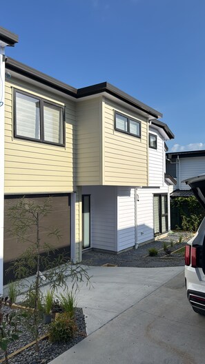 Exterior - Cosy & Contemporary Airport Retreat (Papatoetoe Auckland)