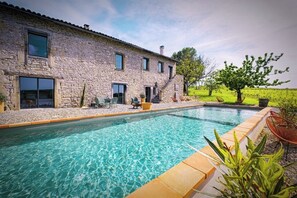 Pool - Gîte in the heart of the vineyards (Larroque)