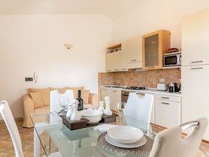 Fridge, microwave, oven, dishwasher - Casa Adina by Interhome (Badesi)