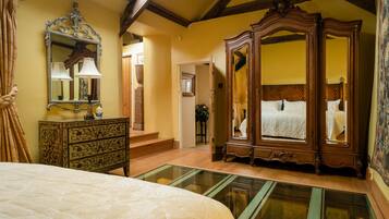 5 bedrooms, individually decorated, individually furnished, free WiFi