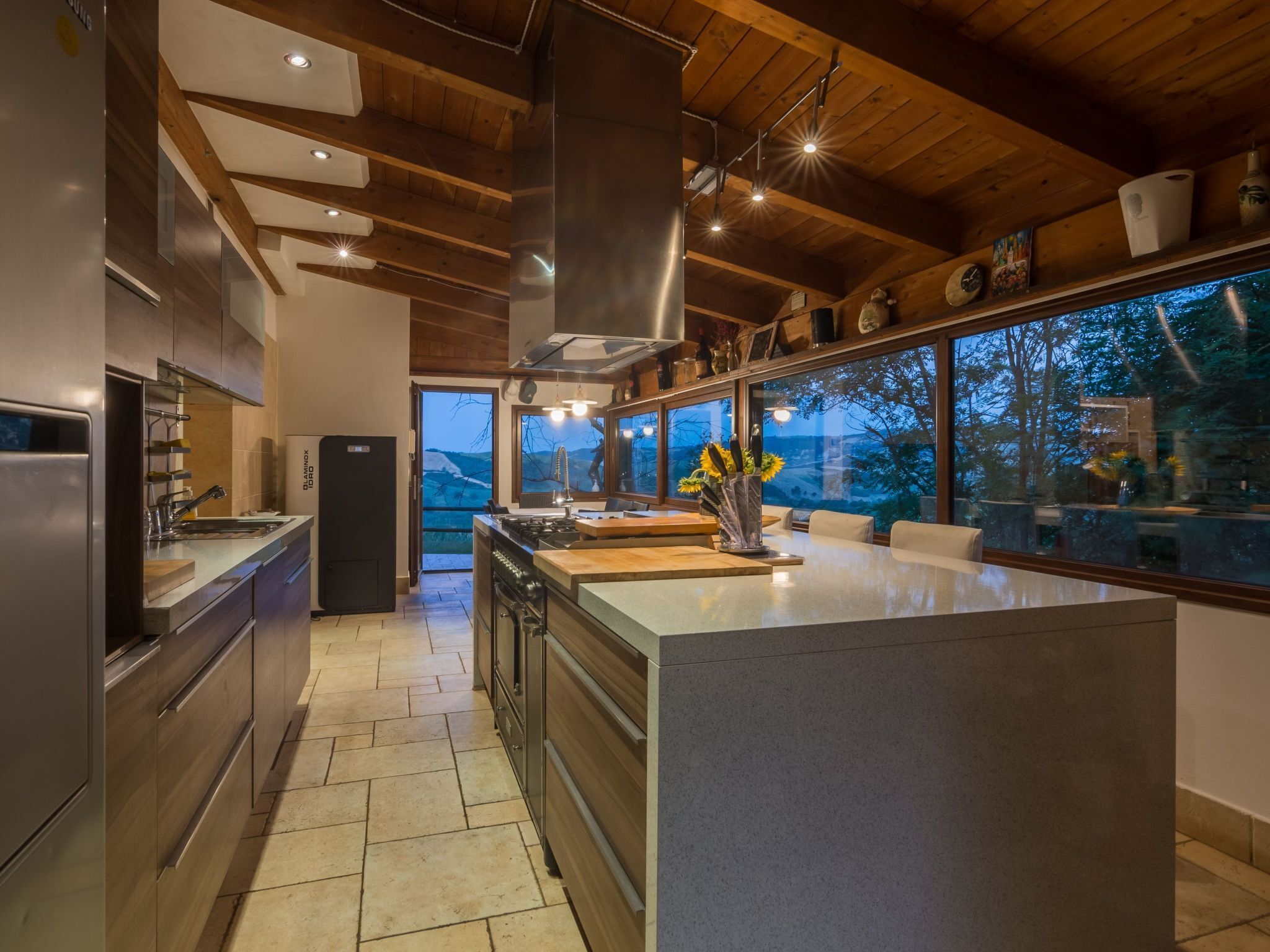 冰箱、微波炉、烤箱、洗碗机