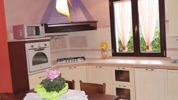 Frigorifero, microonde, forno, lavastoviglie