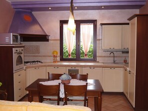 Frigorifero, microonde, forno, lavastoviglie