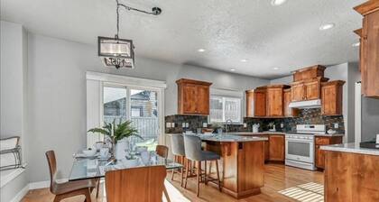 Contemporary Boise-East End 5 Bedroom Home