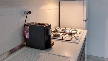 Frigorifero, microonde, pentole/stoviglie/utensili