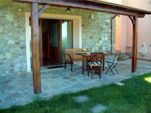 Outdoor dining - Roberto Relax Haus auf dem Lande in der Nähe des Meeres by Interhome (Castellina Marittima)