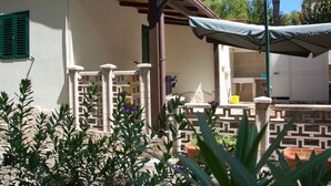 Property grounds - Orchideen-Ferienwohnung mit überdachter Veranda by Interhome (Vieste)