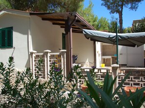 Property grounds - Orchideen-Ferienwohnung mit überdachter Veranda by Interhome (Vieste)