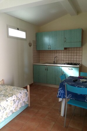 Dining - Orchideen-Ferienwohnung mit überdachter Veranda by Interhome (Vieste)