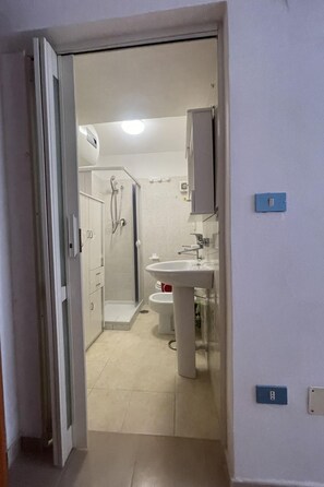 Bathroom / Wellness - Wohnung in Vieste by Interhome (Vieste)