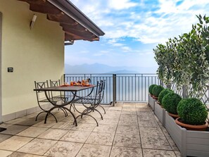 Outdoor dining - Beatrice - Haus mit Pool und Terrasse am Iseosee by Interhome (Fonteno)