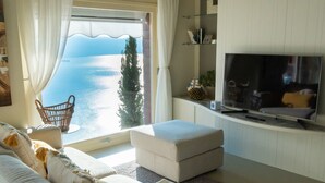 TV - mit Terrasse by Interhome (Fonteno)