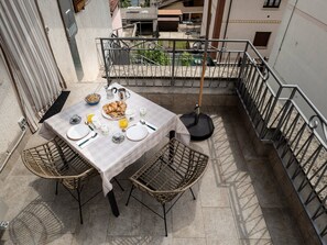 Outdoor dining - Gioia del Verde - Raum, Terrasse und Seeblick by Interhome (Fonteno)