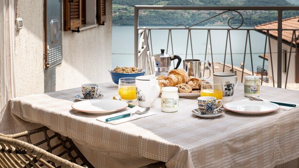 Unclassified image, 1 of 28, button - Gioia del Verde - Raum, Terrasse und Seeblick by Interhome (Fonteno)