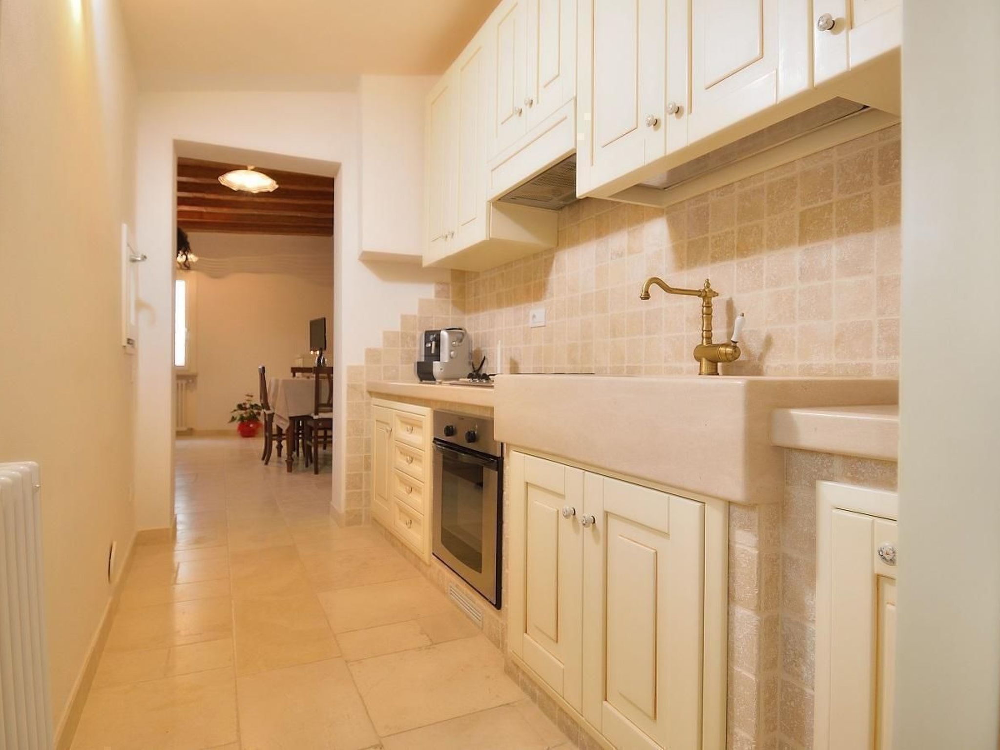 Refrigerador, horno y utensilios de cocina 