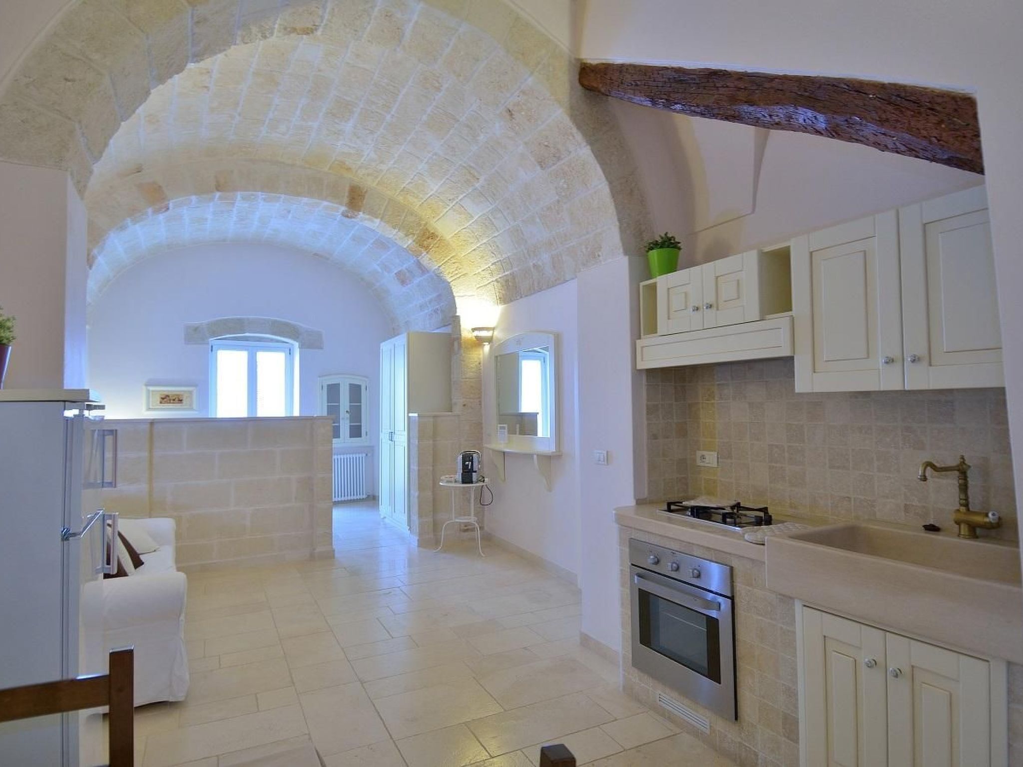 Kylskåp, ugn och grytor/köksredskap