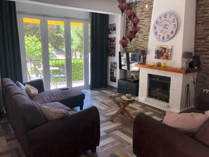 TV, fireplace, DVD player - "Casa Jomy" mit Terrasse by Interhome (El Campello/Villajoyosa)