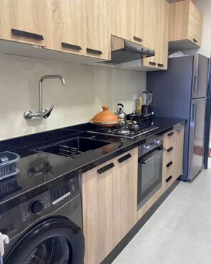 Private kitchen - Modern Apartment near Highway & City Entrance (Tamansourt)